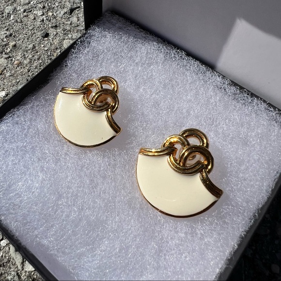 Vintage Cream Enamel and Gold Pierced Earrings - Picture 12 of 12